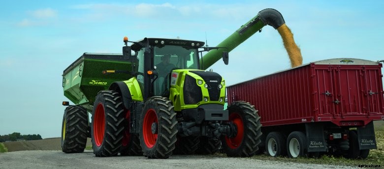 CLAAS Axion 800 Tractor